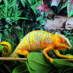 Connie the Chameleon wool needle felting kit - Large model with detailed photo tutorial