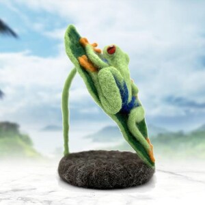 Fonzo the Frog wool needle felting kit Large model with detailed photo tutorial image 3