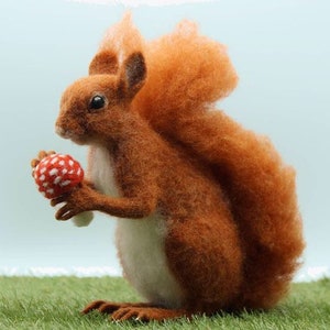 Solly the Squirrel needle felting kit - Large model with detailed photo tutorial