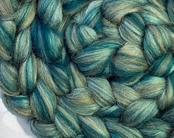 SEASWIRL shetland/silk 4 oz swirlywhirly blend of blue-green aqua green turquoise