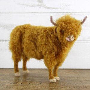 Hamish the Highland Cow needle felting kit - Large model with detailed photo tutorial