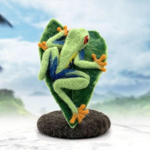 Fonzo the Frog wool needle felting kit Large model with detailed photo tutorial image 4