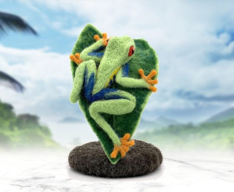 Fonzo the Frog wool needle felting kit Large model with detailed photo tutorial image 4