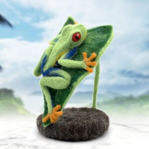 Fonzo the Frog wool needle felting kit Large model with detailed photo tutorial image 6