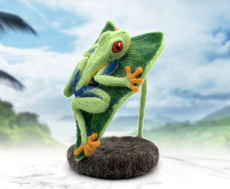 Fonzo the Frog wool needle felting kit Large model with detailed photo tutorial image 6