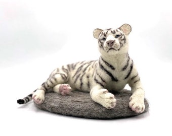 Tasia the Tiger needle felting kit - Large model with detailed photo tutorial