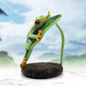 Fonzo the Frog wool needle felting kit Large model with detailed photo tutorial image 7