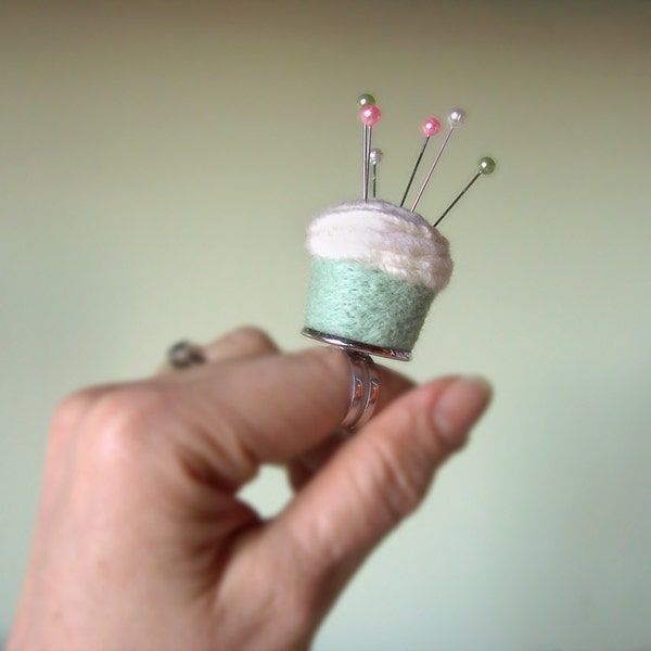 Bague en pelote d'épingles - Vanille menthe