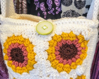 bolso inspirado en girasoles hecho a mano en crochet y punto