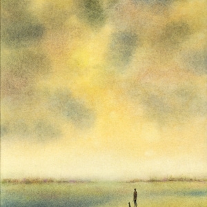 Op de afbeelding: Een aquarel schilderij van een persoon en een hond die op een grasveld staan en uitkijken over een waterpartij. De lucht is zachtgeel met grijze wolken.