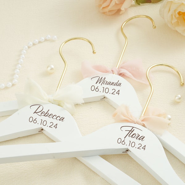 Bridal Hanger,Name Hanger,Wedding Hanger,Bridesmaid Hangers,Custom Name Engraved wood hanger,Personalized Hangers for Wedding Dress,Bride