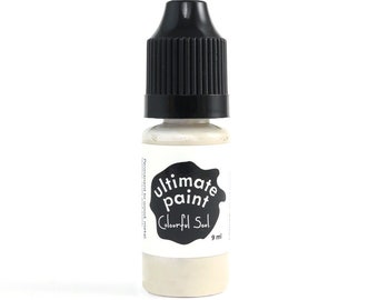 Puede incluir: Un pequeño frasco de pintura Ultimate en el color "Colorful Soul". El frasco es de 9 ml y tiene un tapón cuentagotas negro.