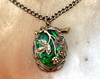 VINTAGE Tooled Artisan Brass "Fruit of the Vine" CZECH Glass Necklace, Peridot Green Filigree 18" Necklace - REF G N010