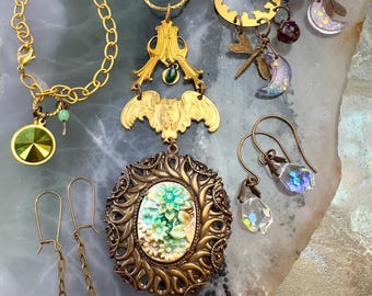 Conjunto de 5 piezas de joyería de latón Vintaj: collar, pendientes y pulsera de cristal checo.