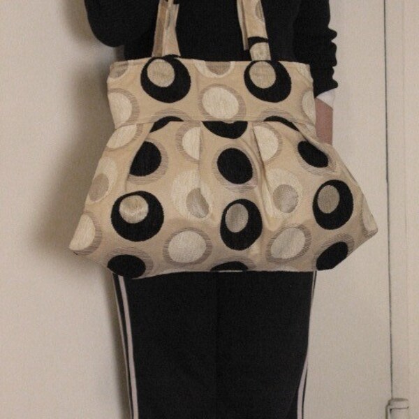 CELEBRATE WITH BLACK AND WHITE PLEATED BAG