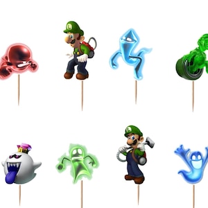 Puede incluir: Un conjunto de doce adornos decorativos para cupcakes con varios personajes y fantasmas de la serie de videojuegos Luigi's Mansion. Cada adorno est&aacute; sujeto a un palillo de madera y muestra ilustraciones coloridas y detalladas de Luigi.