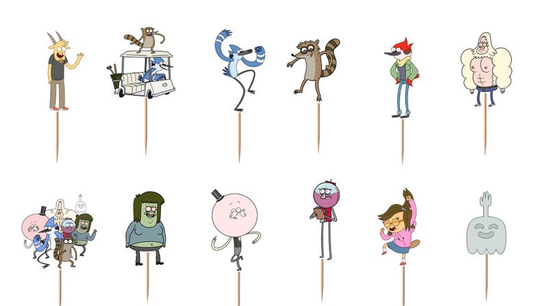 K&ouml;nnte beinhalten: Ein Set aus zw&ouml;lf dekorativen Cupcake-Toppern mit verschiedenen Zeichentrickfiguren aus Regular Show, darunter Mordecai, Rigby, Benson, Skips und Muscle Man, die jeweils an einem d&uuml;nnen Holzspie&szlig; zur Verwendung in Lebensmitteln befestigt sind.
