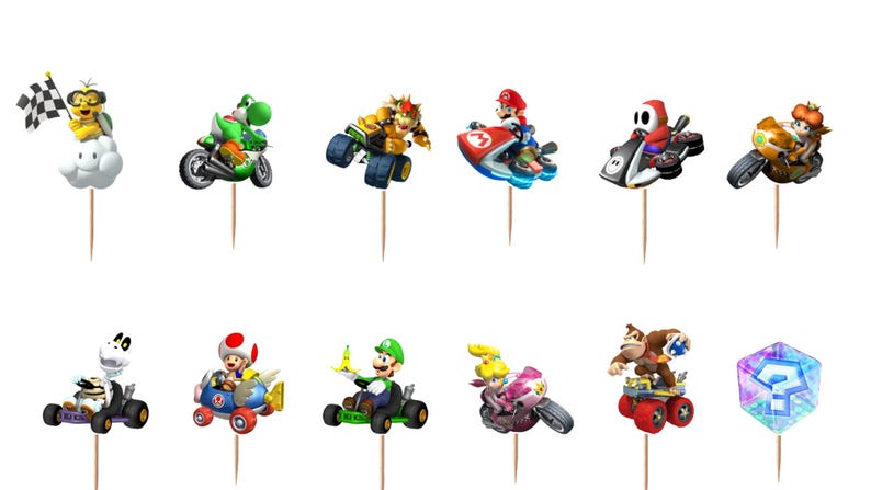 Op de afbeelding: Een set van twaalf decoratieve cupcake-toppers met diverse Mario Kart-personages zoals Mario, Luigi, Peach, Bowser, Yoshi, Toad en Donkey Kong, elk bevestigd op een dun houten prikkertje om in voedsel te steken.