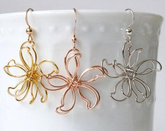 Wire wrapped flower earrings, 3D earrings, rose gold floral earrings, plant mom gift for her, teacher gift, gold jewelry, delicate earrings