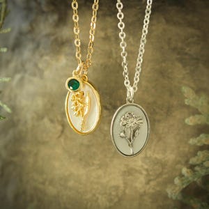 Birth flower jewelry, mother of pearl necklace, personalized birthstone jewelry, summer birthday gift for her, Valentine's Day gift ideas