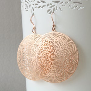 Rose gold filigree earrings, laser cut earrings, delicate earrings, round gold earrings, dreamcatcher earrings, trendy jewelry, big earrings