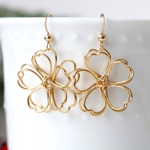 Wire wrapped flower earrings, gold earrings, silver jewelry, minimalist jewelry, floral earrings, delicate earrings, plant mom gift