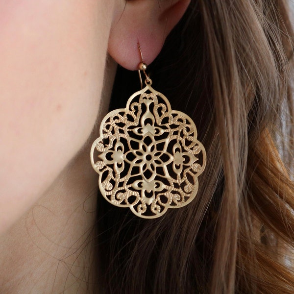 Gouden filigraan oorbellen, gouden oorbellen, laser gesneden oorbellen, zilveren Marokkaanse oorbellen, roségouden Perzische sieraden, delicate oorbellen filigrein