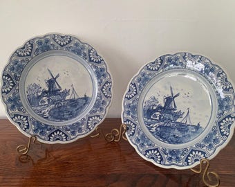 A pair of Delft Blue Plates from the Netherlands, 1960s