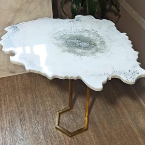 Handmade Geode Coffee Table: Epoxy Resin & Natural Stone Accent