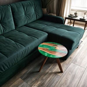 Handgemachter runder Couchtisch aus grünem Epoxidharz und Walnuss, einzigartiger Boho-Beistelltisch, moderner Harz-Beistelltisch, Naturholzmöbel
