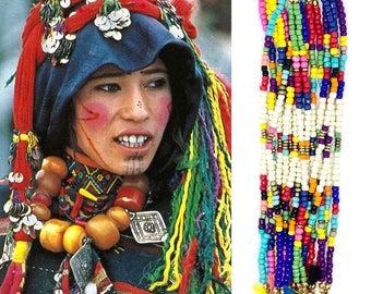 Vrouwen glazen kraal armband - De Berber Collectie - Glazen Kraal Armband met Gegoten Metaal en Kwastje elementen - Afrikaanse Geïnspireerde Armband