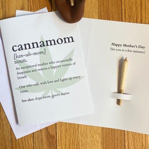 Stoner Mutter Tage Geschenk für Weed Rauchende Mama Karte Zu Halten Gemeinsame Lustige Cannabis Geschenk für Pot rauchende Mama Begabt für Mama Stoner Mama Geschenk