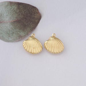 18K Gold Filled Shell Pendant,Ocean Shell Charm Bracelet Necklace for DIY Jewelry Making Supply