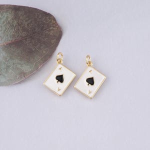 Colgante de póker chapado en oro de 18 quilates, dije de naipe esmaltado, pulsera y collar para hacer joyas DIY.