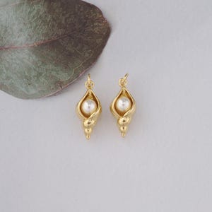 18K Gold Filled Conch Pendant,Pearl Conch Shell Charm Bracelet Necklace for DIY Jewelry Making Supply
