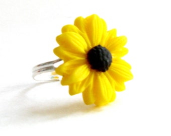 Sunflower Ring - Adjustable Band Size 6 - 9 - Grunge, Goth, Cute Girly Fashion - Y2K 2000s Style