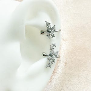 Tour d'oreille double bande Dainty Leaf, cache oreille sans cartilage, boucle d'oreille à clip en zircone cubique scintillante, cache oreille feuilles d'olivier argentées