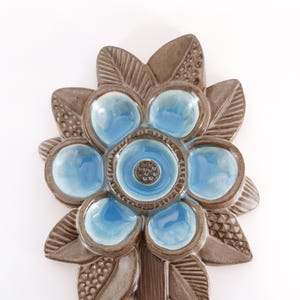Kwiatowa płytka ścienna / płytka ceramiczna MCM – Irma Yourstone, Upsala-Ekeby, Szwecja – lata 70.
