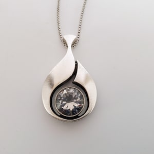 Karl Laine, Finnfeelings – Sterling Silver Pendant Necklace with Rock Crystal – Scandinavian Vintage Jewelry – 1970s