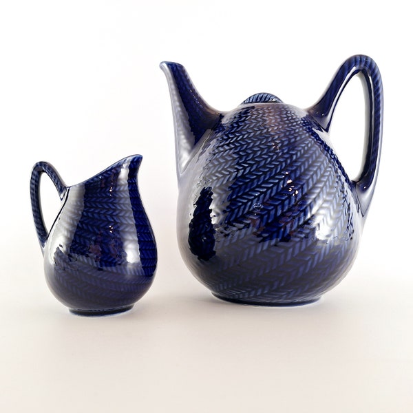 Teapot and Cream Jug Blå Eld – Hertha Bengtson, Rörstrand