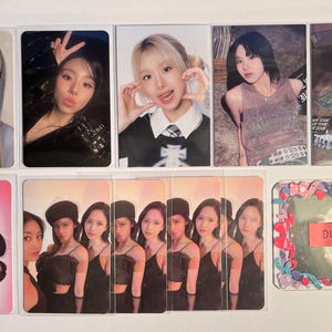 CARTES PHOTO OFFICIELLES DEUX FOIS (cartes Chaeyoung et Unit) Veuillez lire la description avant d'acheter !