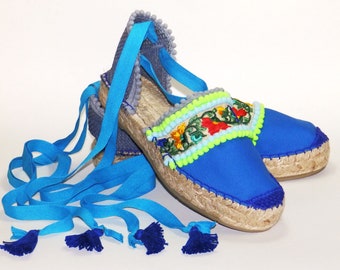 Blue platform espadrilles sandals with ethnic embroidery. Organic cotton. Alpargatas made in Spain