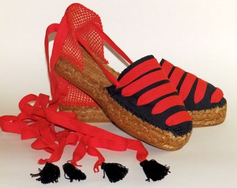 Lace up espadrilles: Black and red. Organic cotton. Alpargatas made in Spain
