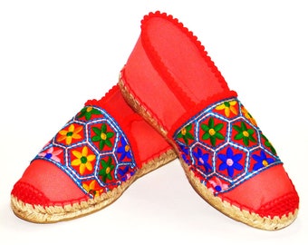 Spanish red espadrilles with flat sole and ethnic embroidery. Canvas coral red. Organic cotton. Alpargatas Made in Spain