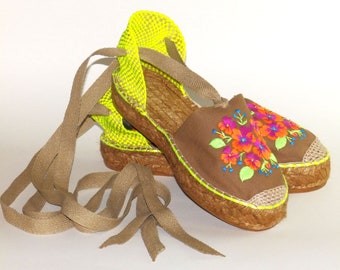 Platform espadrilles. Flowers embroidery. Organic cotton. Alpargatas made in Spain