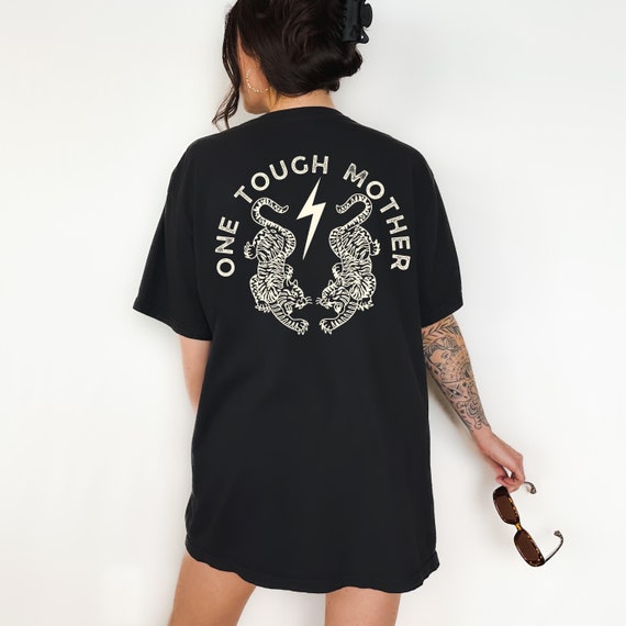 Camiseta gráfica One Tough Mother para mulheres, mães, mamãe