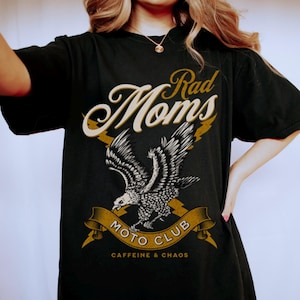 Rad Moms Moto Club Graphic Tee Shirt for Women, Mama trendy retro vintage badass biker motorcycle edgy grunge mother gift oversized tshirt
