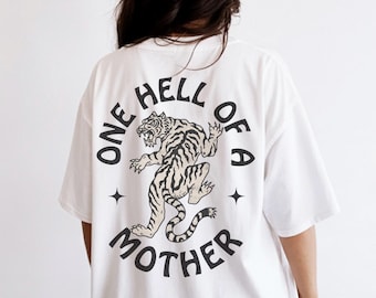 Camiseta "Uma Mãe do Inferno" para mulheres, camiseta da moda, camiseta de mãe, camiseta de mãe, mãe durona, sahm, presente de mãe, grande, maternidade, camiseta de mãe