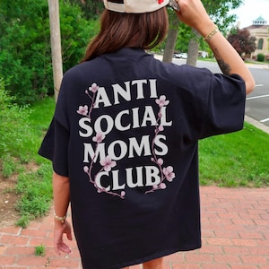 Anti Social Moms Club Graphic Tee T-Shirt for Women, mom shirt, trendy, retro, funny, mama, edgy, oversized, antisocial, funny mom shirt