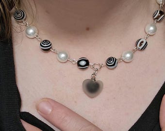 Junji Ito Tomie-spiraalketting: Yami Kawaii Horror Choker